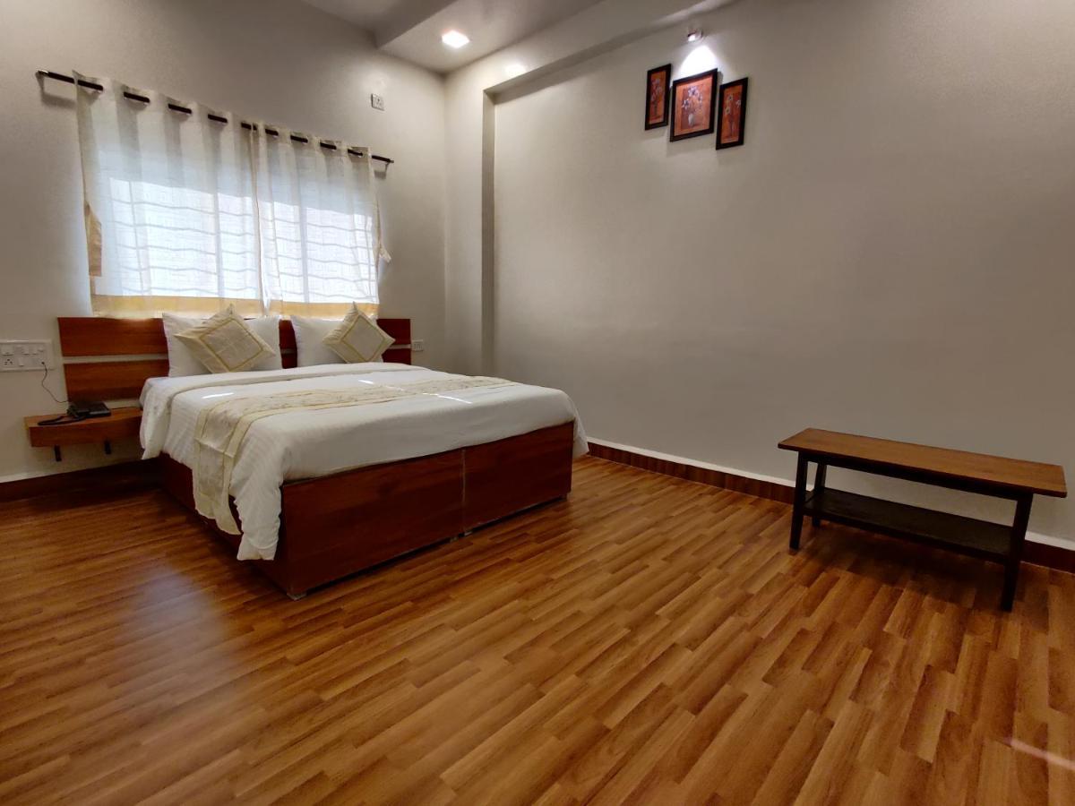 Hotel Surya Grande Kudal  المظهر الخارجي الصورة